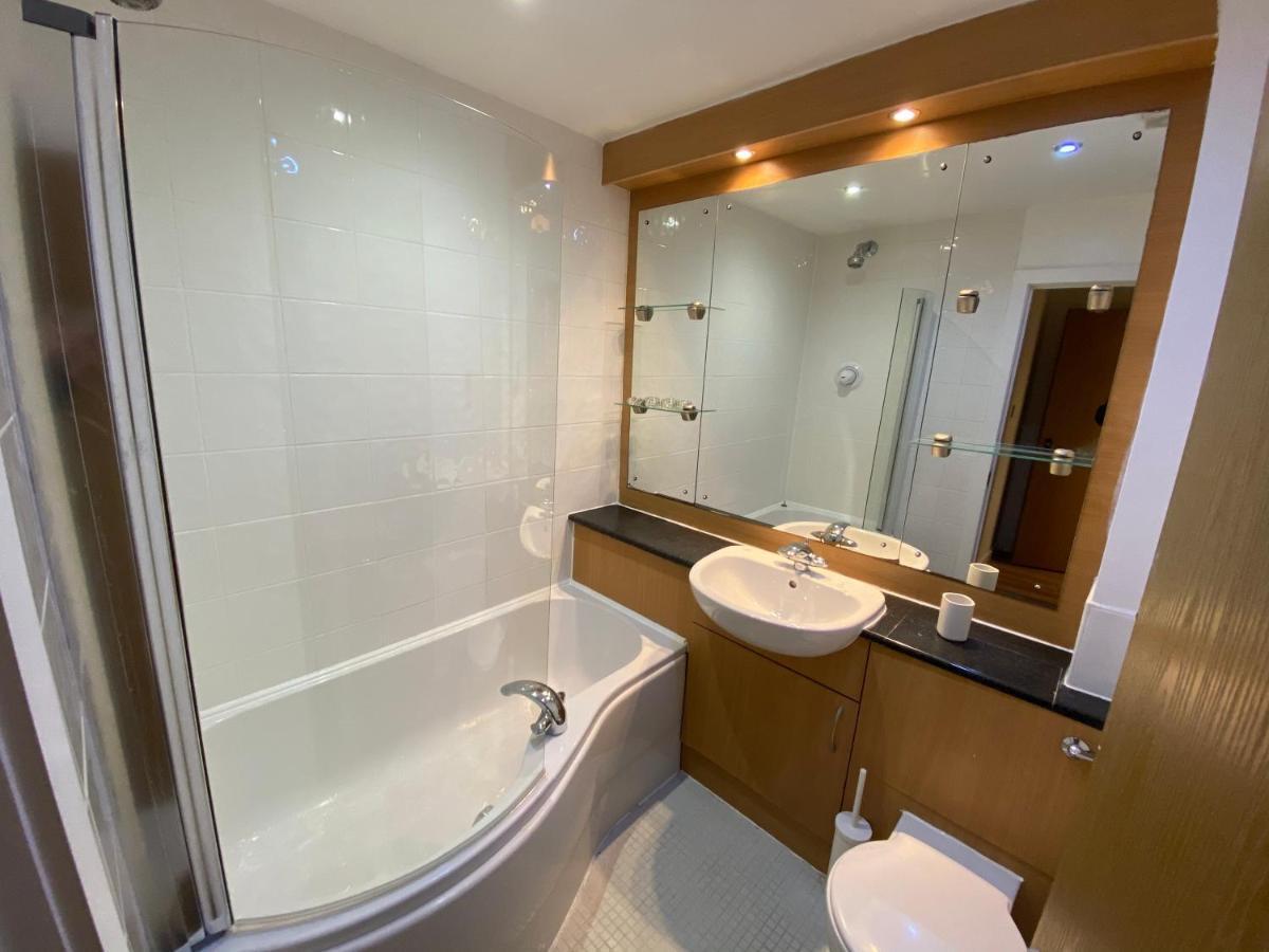 Large 5-Bed City Centre Townhouse With Secure Parking Manchester Bagian luar foto