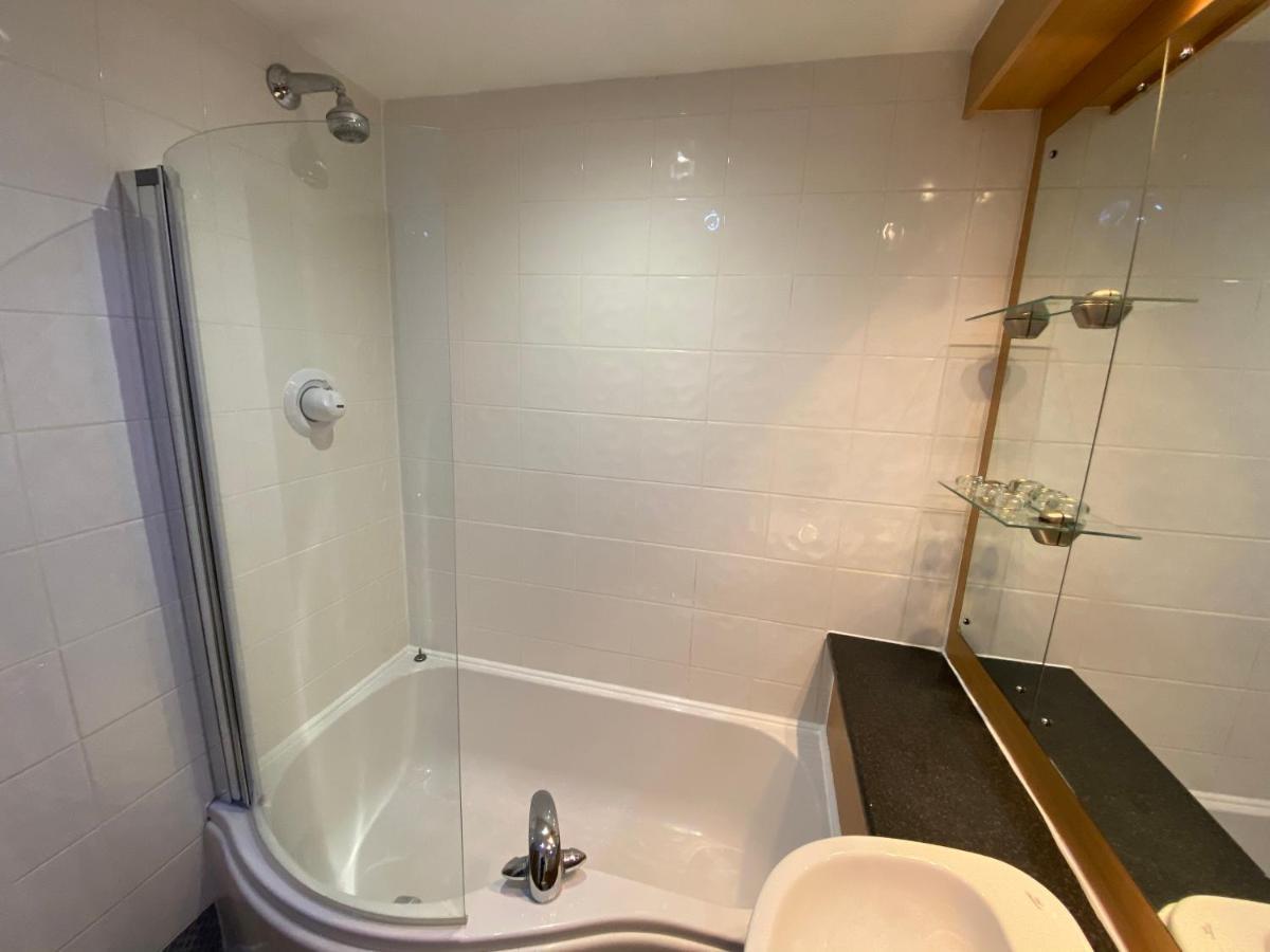 Large 5-Bed City Centre Townhouse With Secure Parking Manchester Bagian luar foto