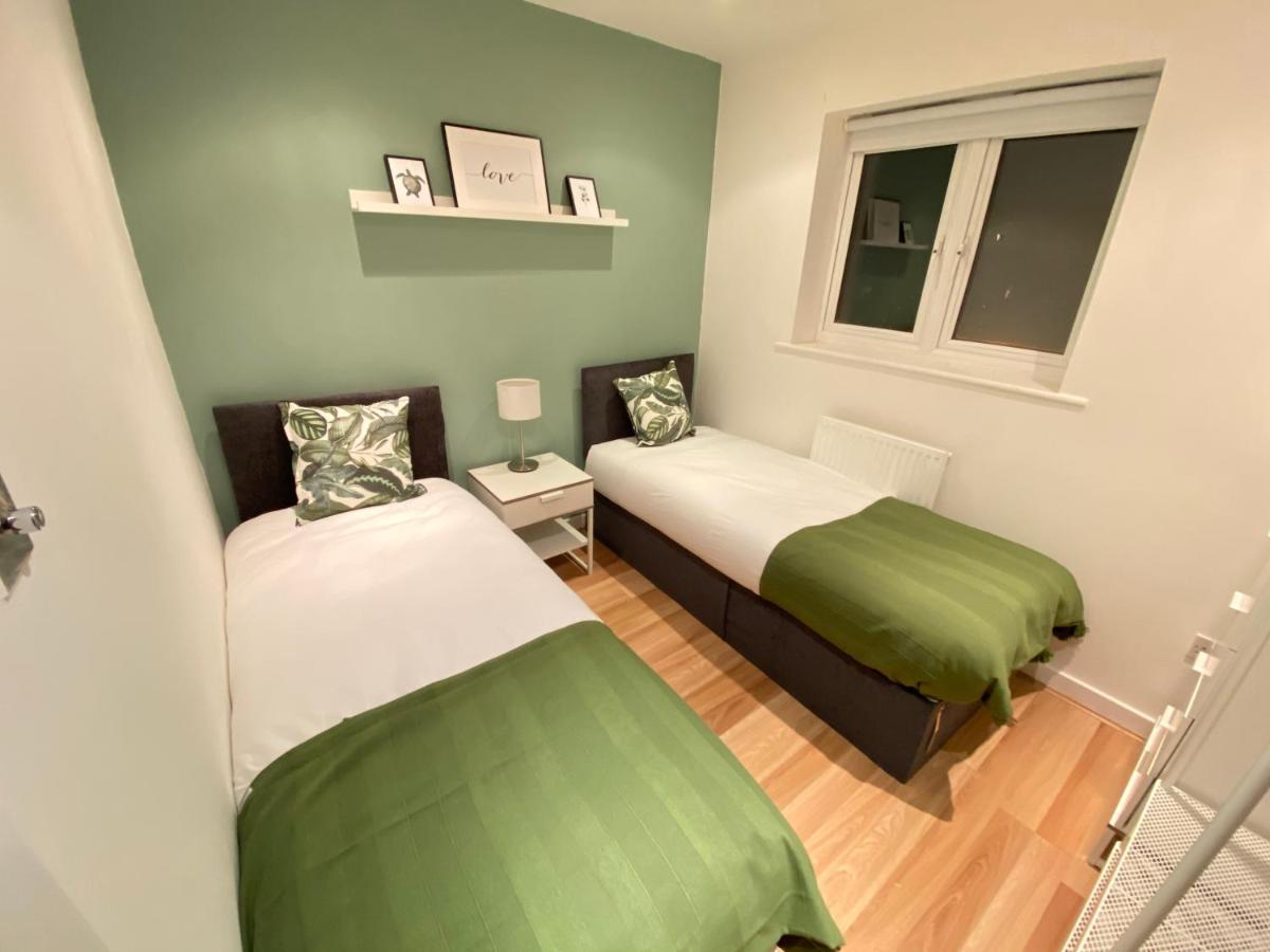 Large 5-Bed City Centre Townhouse With Secure Parking Manchester Bagian luar foto