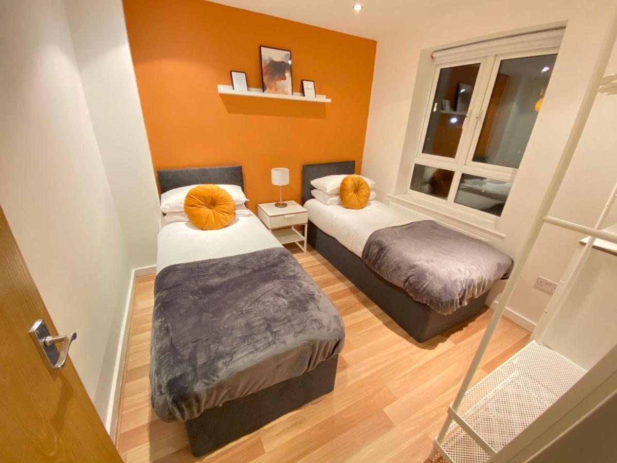 Large 5-Bed City Centre Townhouse With Secure Parking Manchester Bagian luar foto