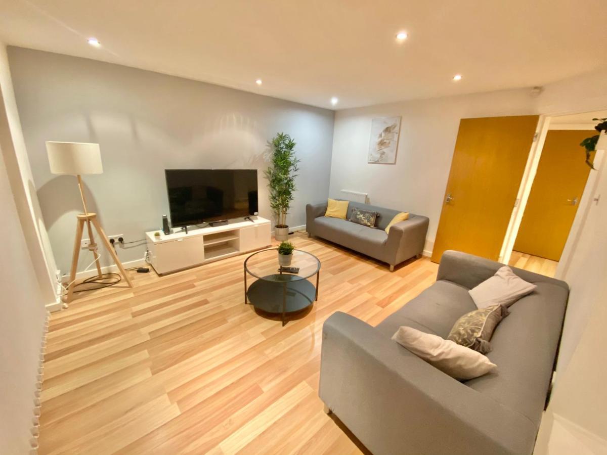 Large 5-Bed City Centre Townhouse With Secure Parking Manchester Bagian luar foto