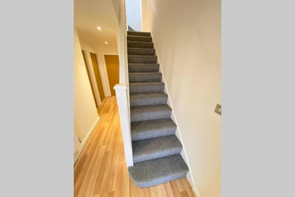 Large 5-Bed City Centre Townhouse With Secure Parking Manchester Bagian luar foto